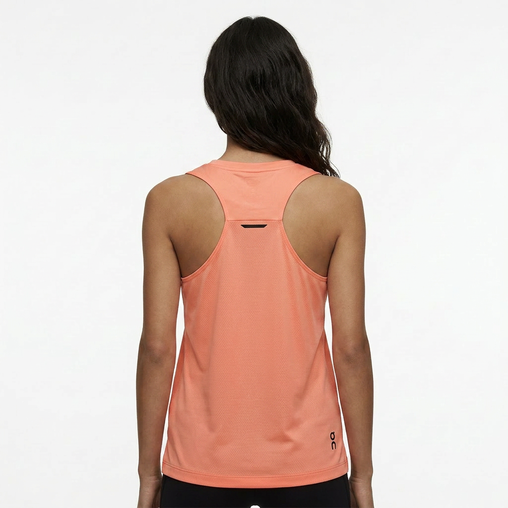 On Camiseta Deportiva Mujer — alt view